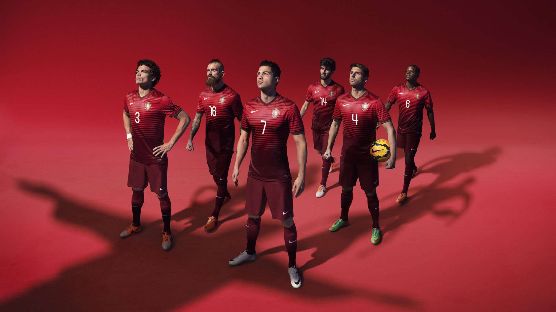 “沙漠之王：车队在金色海洋上的激烈角逐”，沙漠车队电影